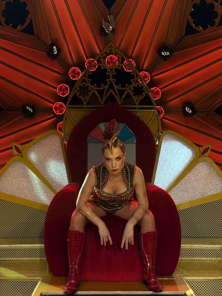 Anastazja Simińska - SIX